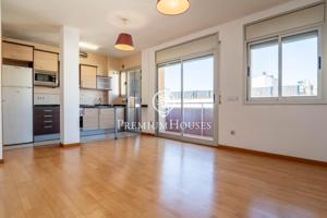 Piso con terraza y vistas despejadas en Can Calderon photo 0