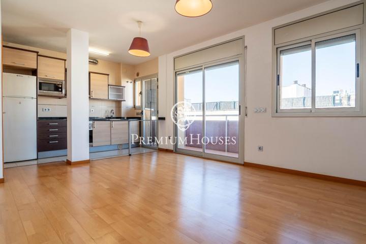 Piso con terraza y vistas despejadas en Can Calderon photo 0