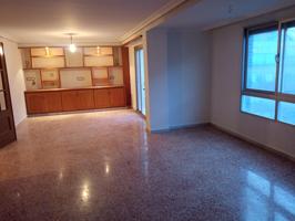 Amplio piso en venta Alcoy - Avda. Juan Gil Albert (Zona Norte) photo 0