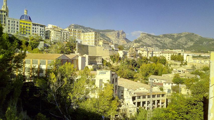 Se vende casa con terreno en Alcoy photo 0