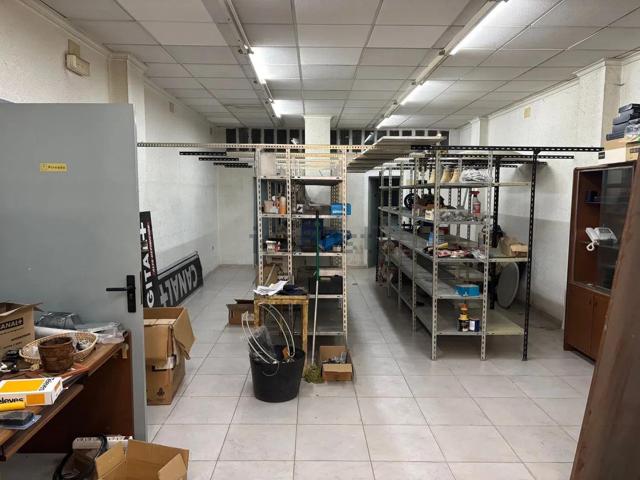VENTA o ALQUILER LOCAL EN ENSANCHE-Calle Entenza photo 0