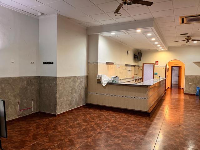 Local Apto para Bar a 50 m Av Hispanidad photo 0