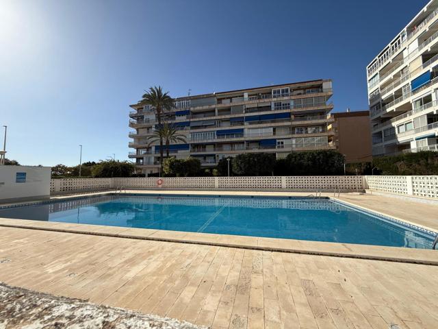 APARTAMENTO DE 3 DORMITORIOS CON VISTAS AL MAR, PARKING Y PISCINA COMUNITARIA!! PRIMERA LINEA!¡ photo 0