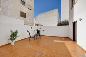 APARTAMENTO EN PLANTA BAJA DE 2 DORMITORIOS CON TERRAZA Y PATIO DE 45M2! CON LICENCIA TURISTICA!! photo 0