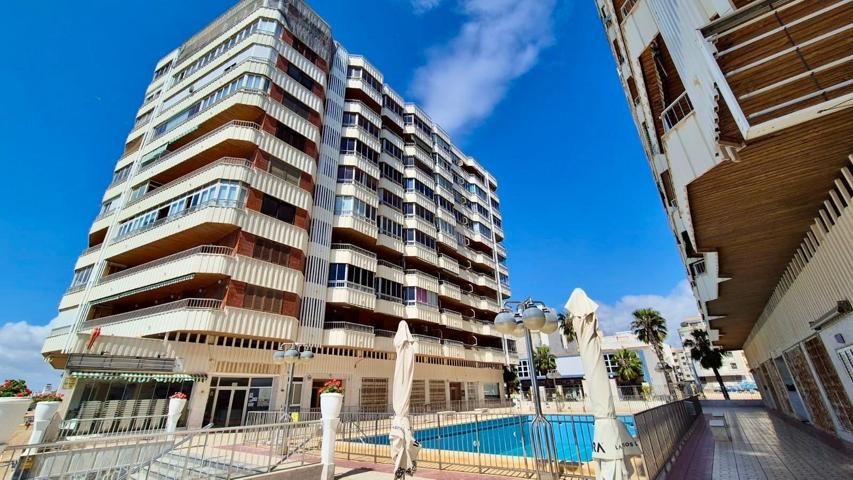 APARTAMENTO DE 3 DORMITORIOS EN PRIMERA LINEA DE PLAYA!! VISTAS AL MAR Y PISCINA COMUNITARIA! photo 0