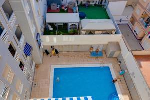Estudio en planta ático en residencial con piscina photo 0