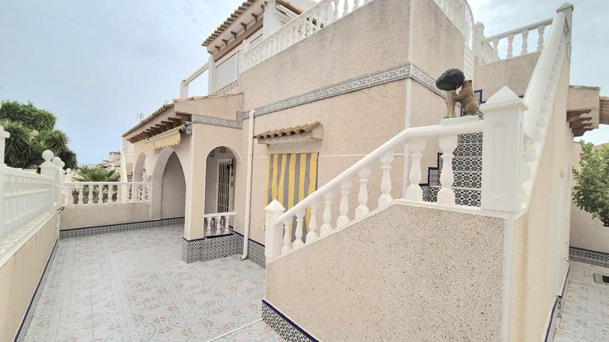 CHALET ADOSADO DE 3 DORMITORIOS CON PISCINA COMUNITARIA EN LOS ALTOS! photo 0