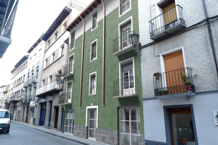 Exclusiva vivienda en venta en C- Ramiro I, 27 JACA photo 0