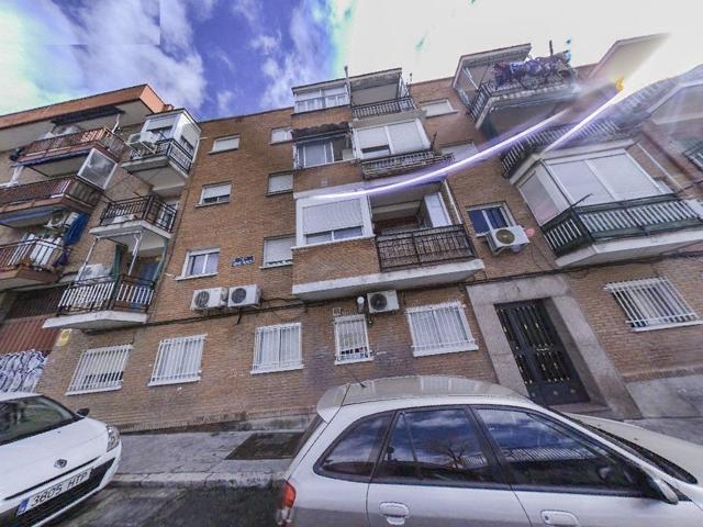 Piso En venta en Moscardo, Madrid photo 0