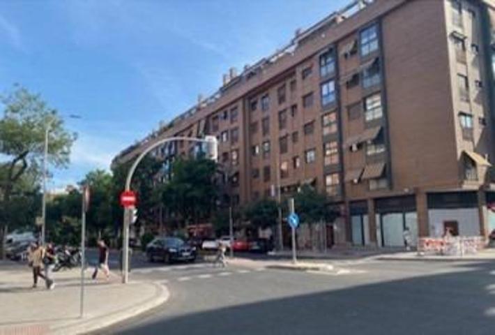 Local en venta en Madrid, C- Embajadores 198 , esquina con C- Bolivar, Madrid photo 0