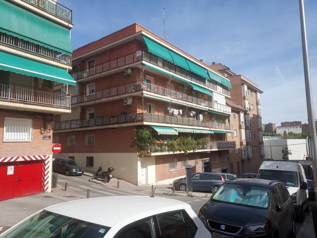 Piso en venta en calle Cantueso photo 0