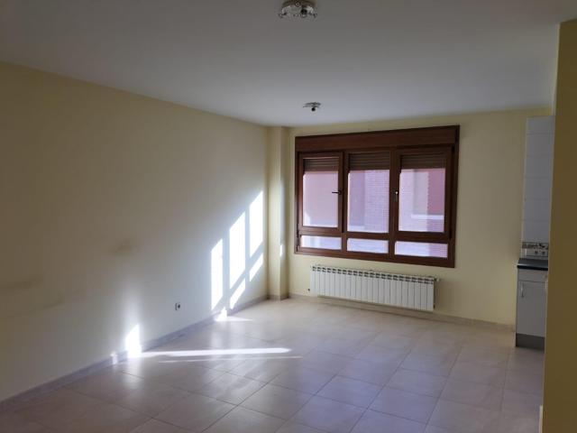 SE VENDE PISO EN AVENIDA DE LA CONSTITUCION 18 NAVALAGAMELLA photo 0