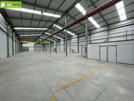 NAVE INDUSTRIAL CON AMPLIAS OFICINAS TECNICAS EN VENTA photo 0