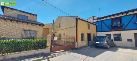 CASA CON PATIO Y UNA GRAN NAVE ALMACEN EN EL BARRIO DE SINOVAS photo 0