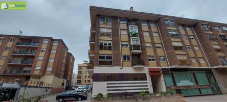 VIVIENDA DE 3 DORMITORIOS Y DOS BAÑO CON TRASTERO Y GARAJE INCLUIDO. EN PLAZA SAN ESTEBAN DE ARANDA photo 0