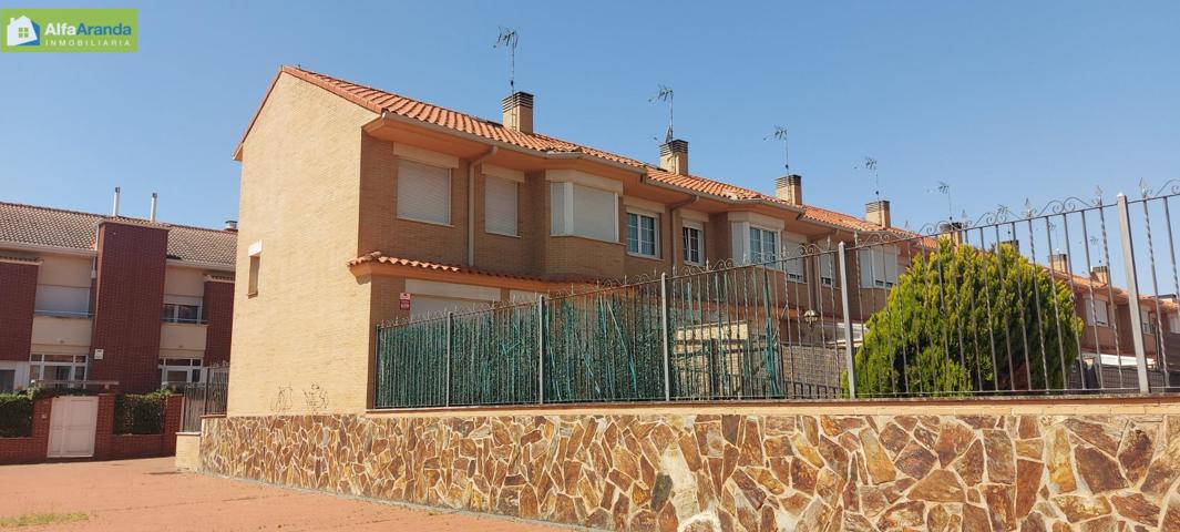 CHALET ADOSADO EN ESQUINA EN ZONA PISCINA CUBIERTA DE ARANDA DE DUERO photo 0