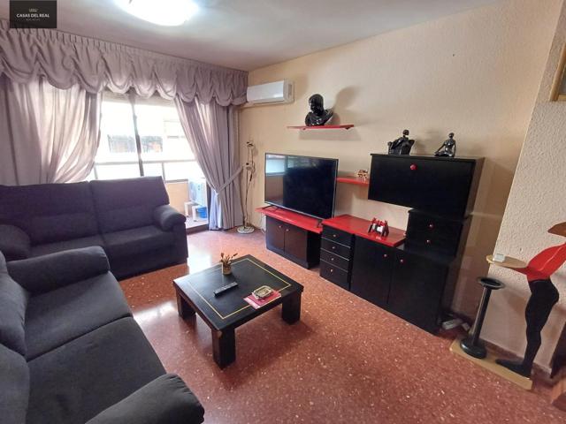 EXCELENTE PISO EN VENTA EN PATRAIX. CERCA DE ARRANCAPINS photo 0