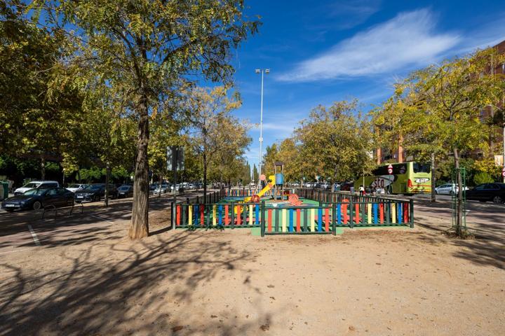 ¡Oportunidad Única en Granada! Piso Amplio y Luminoso cerca de Alcampo 🌟 photo 0