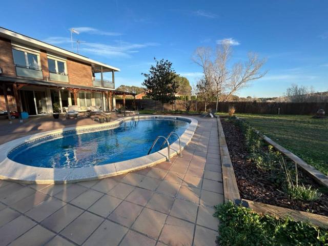 Chalet en venta en Sant Quirze del Vallès photo 0