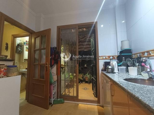 Casa adosada con tres dormitorios, dos baños y garaje photo 0