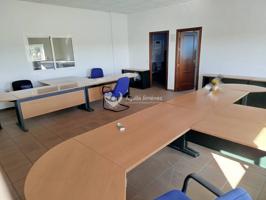 Nave industrial con oficinas photo 0