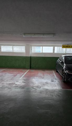 Plaza de parking vigilado con fácil maniobra! photo 0
