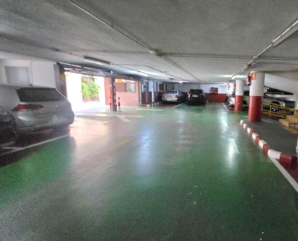 Lote de plaza de parkings photo 0