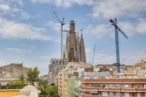 ÁTICO-JOYERO con Vistas 360º a la Sagrada Familia. ¡Único en Barcelona con Potencial de Piscina Privada y 2 Terrazas XXL! photo 0