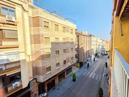 Piso exterior junto a Correos, con terraza, lavadero y excelente ubicación. photo 0