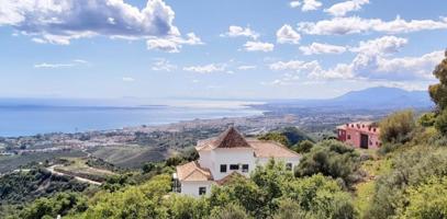 EXLUSIVO TERRENO CON PROYECTO DE VILLA EN MARBELLA, MÁLAGA photo 0