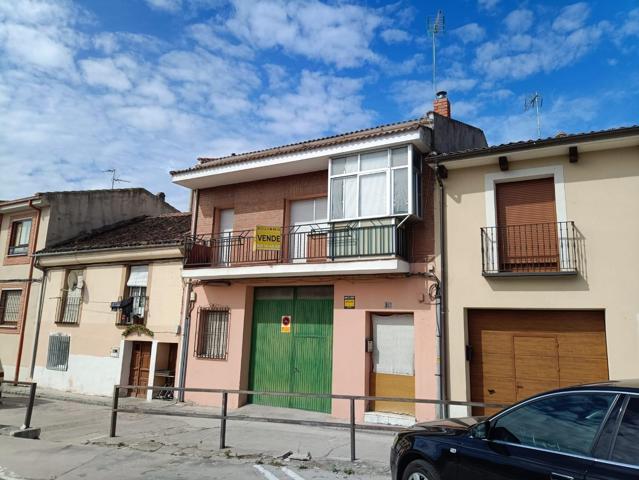 Casa en venta en Cuéllar. 3 dormitorios. Amplio garaje-merendero. Semi-amueblada. Ref.1707 photo 0