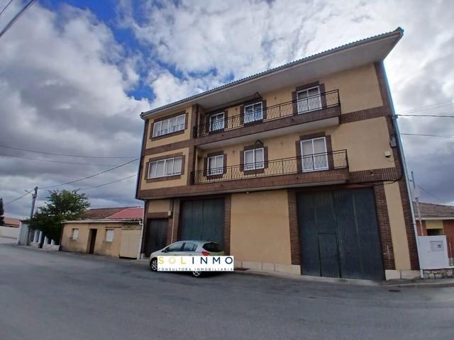 Venta de CASA, 2 PISOS con 2 GARAJES y PARCELA urbana en Gomezserracín (Segovia). Ref.1979 photo 0