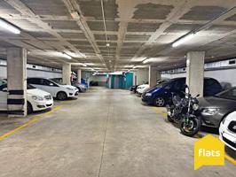 PARKING CENTRICO EN FINCA MODERNA CON ASCENSOR photo 0