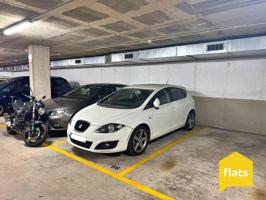 PARKING CENTRICO EN FINCA MODERNA CON ASCENSOR photo 0