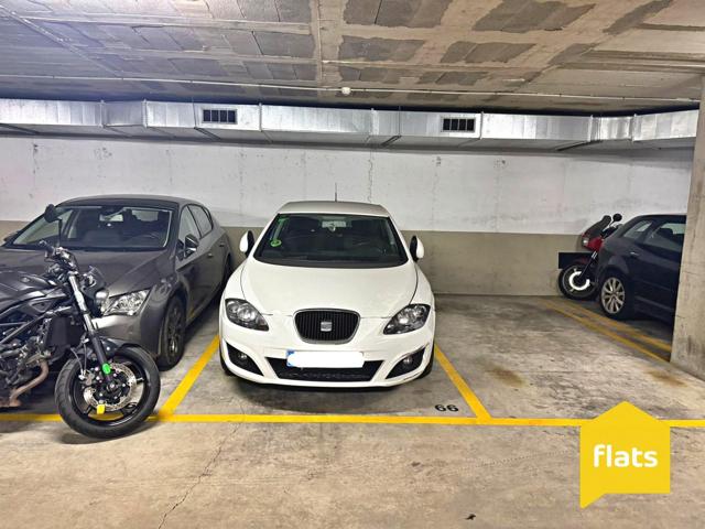 PARKING CENTRICO EN FINCA MODERNA CON ASCENSOR photo 0