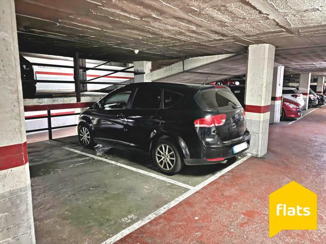 Parking con Buena Ubicación, Coche Mediano, Posibilidad de dos plazas juntas photo 0