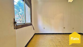 Se vende Amplio y Luminoso Piso exterior, 3 amplias habitaciones, Lavadero exterior y con increíbles oportunidades de reforma a tu gusto! photo 0