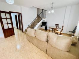 En exclusiva, estupenda casa con patio en Humilladero. photo 0