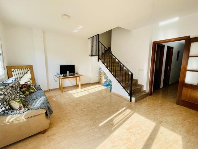 En exclusiva, estupenda casa con patio en Humilladero. photo 0