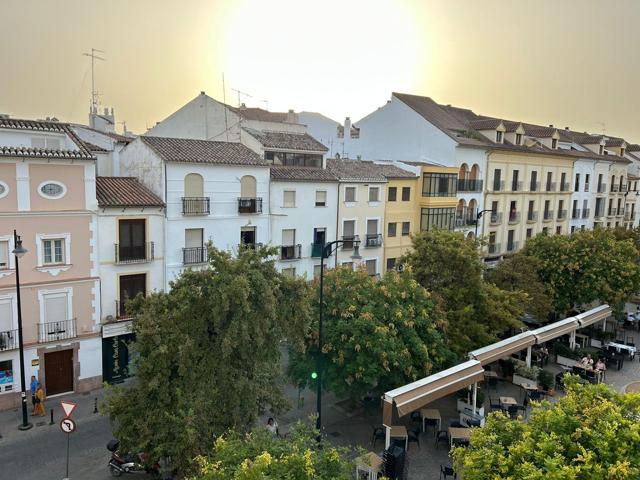 PISO ZONA MERCADO DE ABASTOS CON GARAJE PUEDE SER TUYO¡¡¡ photo 0