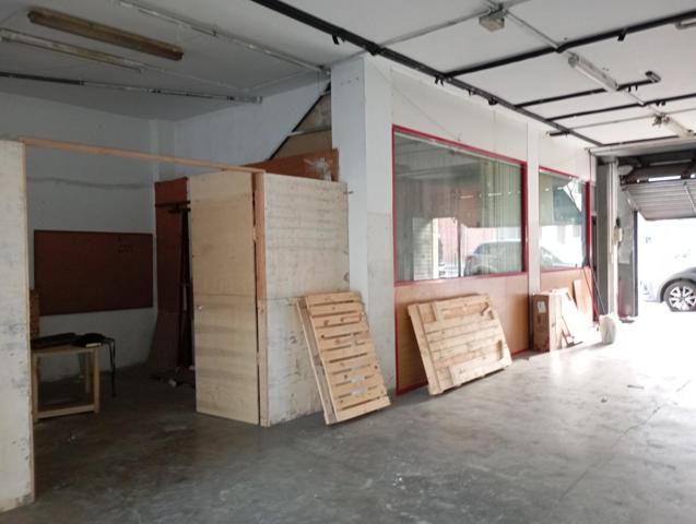 Local En venta en Rubí photo 0