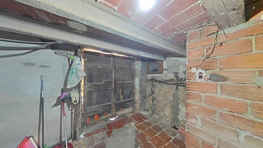 Local En venta en Piera photo 0