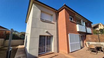 Unifamiliar Pareada En venta en Piera photo 0