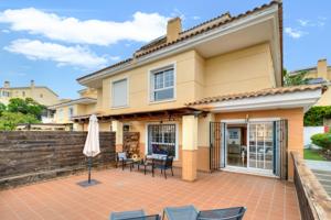 Unifamiliar Pareada En venta en Vélez-Málaga photo 0