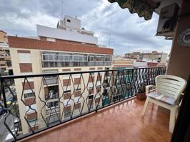 Piso En venta en En Corts photo 0