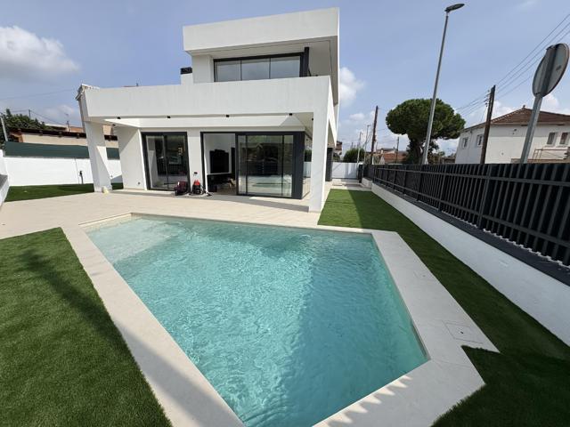 Casa En venta en Santa Perpètua de Mogoda photo 0