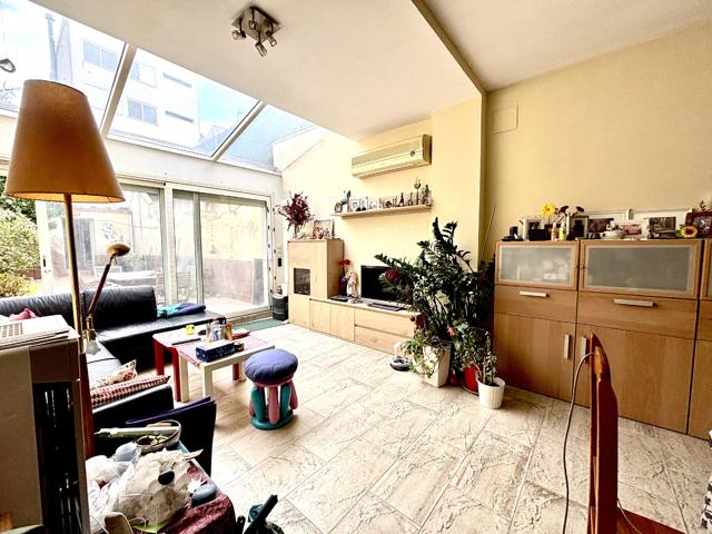 Unifamiliar Pareada En venta en Sabadell photo 0