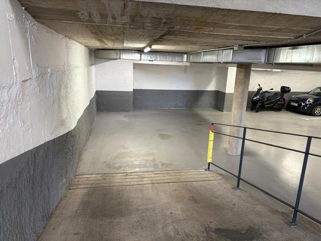 Parking En venta en el Camp de l'Arpa del Clot photo 0