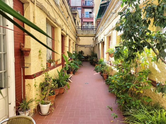 Piso En venta en el Raval photo 0