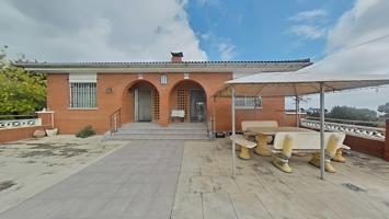Unifamiliar Pareada En venta en Torrelles de Foix photo 0